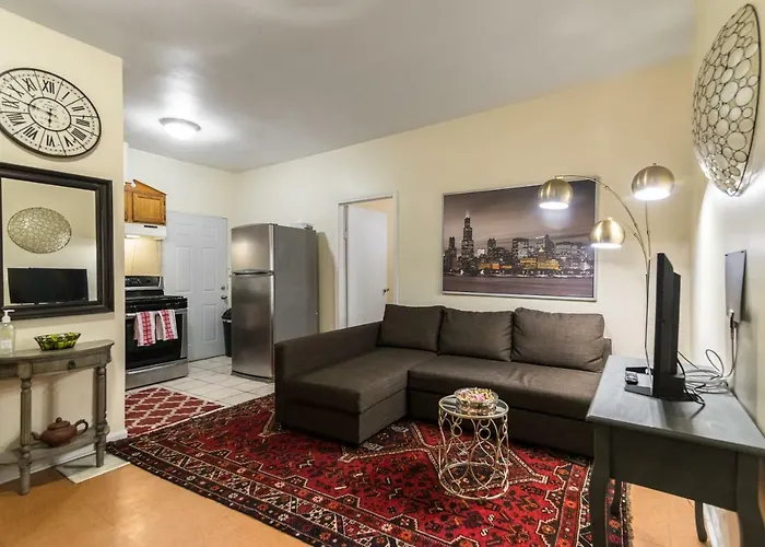 1549 North Maplewood Avenue *