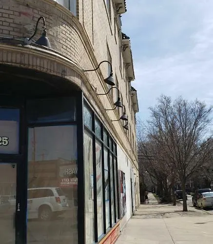 1549 North Maplewood Avenue Apartment *